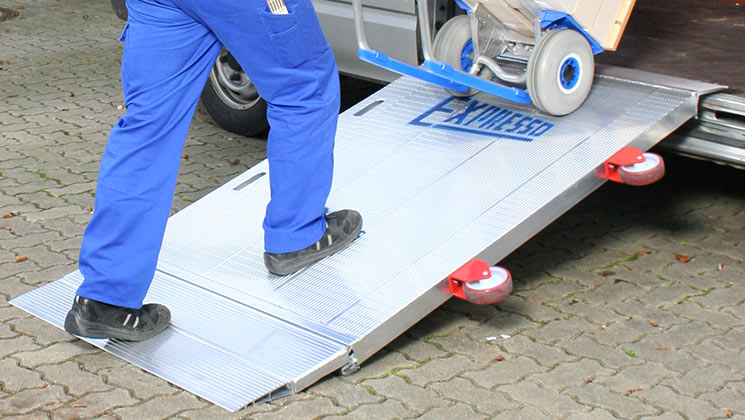 Aluminium loading ramps for light commercial vehicles or small trailers