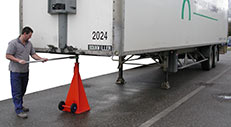 Trailer safety stand