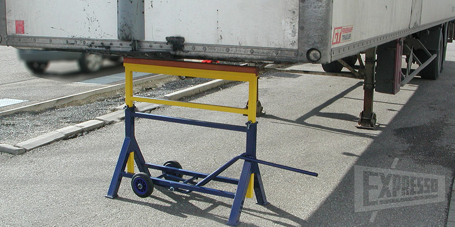Mobile safety trestle for trailers