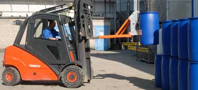 Automatic drum grabber for automatic handling of 1 drum