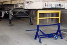 Safety trestle trailer jack