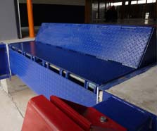 Anti-falls barrier lip dock leveler - Ref. Body Guard