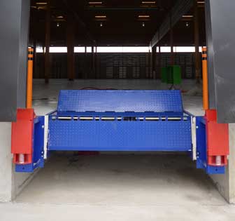 Body Guard Anti-fall dock leveler with anti-squash refuge area Expresso