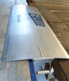 Aluminium loading dock board with retractable handles