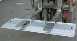 Alluminium loading dock board with forklift pockets