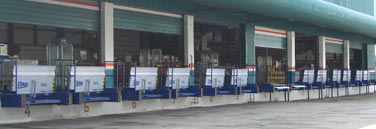 Stationary drawbridge leveler with monobloc frame and rubber bumpers