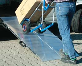 Folding ramp with two parts