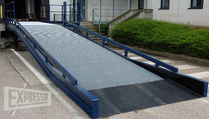 Stationary loading yard ramp