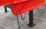 Rampe mobile - Béquilles réglables et chaînes d'arrimage