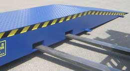 Steel wheel riser with forklift pockets
