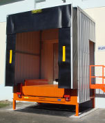 Loading dock tunnel with dock shelter