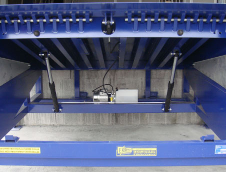 Swing lip dock leveler Expresso