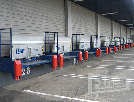 Pont de chargement à poste fixe sur châssis monobloc