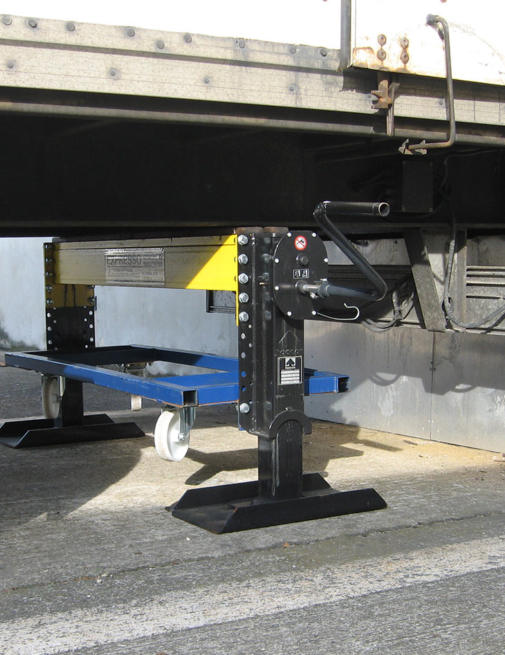 Reinforced safety trestle trailer jack