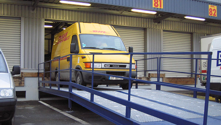 Leveling ramp for LCV