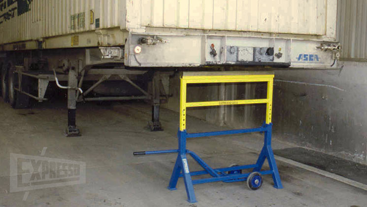 Safety trestle trailer jacks