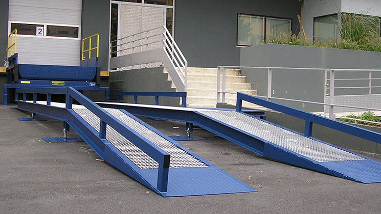 Leveling ramp for LCV