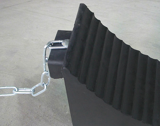 Chain for rubber wheel chock