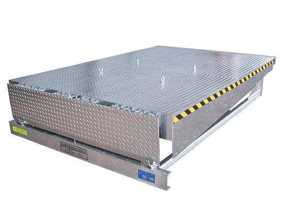 Swing lip dock leveler Expresso
