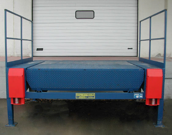 Expresso dock levellers on external frame with tilting lip