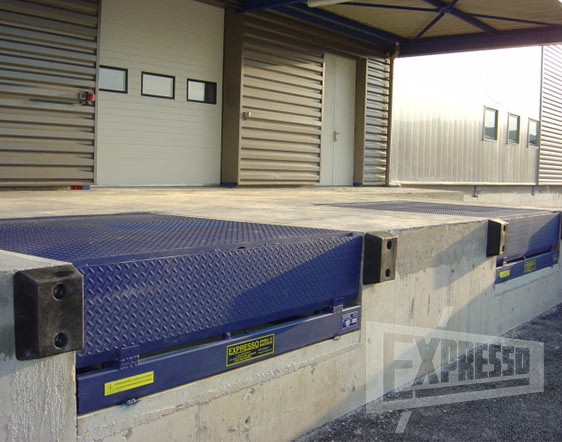 Swing lip dock leveler Expresso