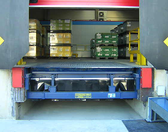 Telescopic lip dock leveler Expresso
