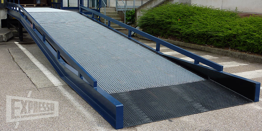 Stationary yard ramp for loading dock with an horizontal platform