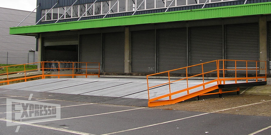 Leveling ramp for LCV